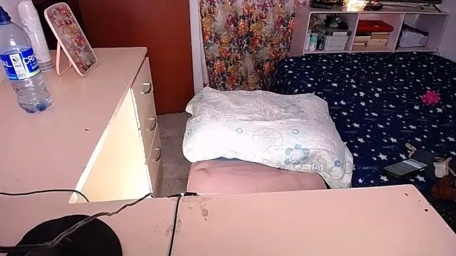 yselahot online show from March 6, 10:04 pm