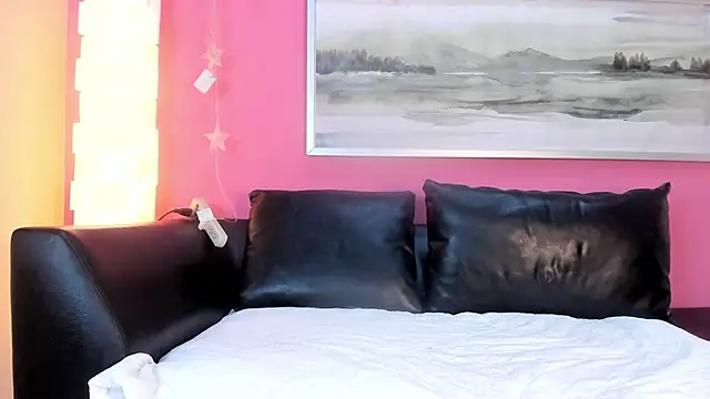 Tiffanysurez  online show from September 13, 8:19 pm