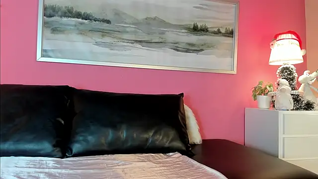 Tiffanysurez  online show from December 17, 6:25 pm