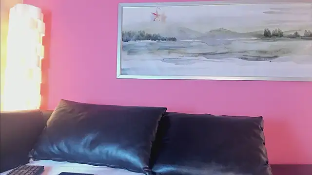 Snapshot of Tiffanysurez_ chatting on January 16, 8:46 pm Tiffanysurez online show from January 16, 8:46 pm