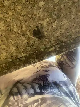 Snapshot of Tiffanysurez_ chatting on January 17, 8:23 pm Tiffanysurez online show from January 17, 8:23 pm