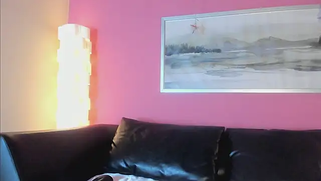 Snapshot of Tiffanysurez_ chatting on February 20, 3:14 am Tiffanysurez online show from February 20, 3:14 am