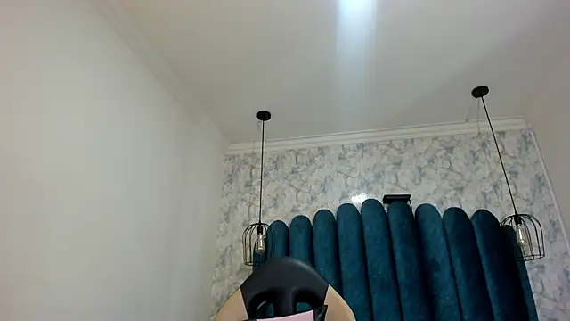 nalalye cruzz  online show from February 7, 2:48 am