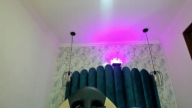 nalalye cruzz  online show from February 19, 2:29 am