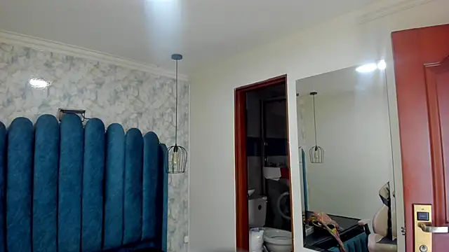 nalalye cruzz  online show from April 10, 3:01 am