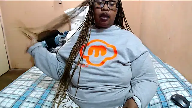 Snapshot of ZOQULUx chatting on June 26, 7:51 pm ZOQULUx online show from June 26, 7:51 pm