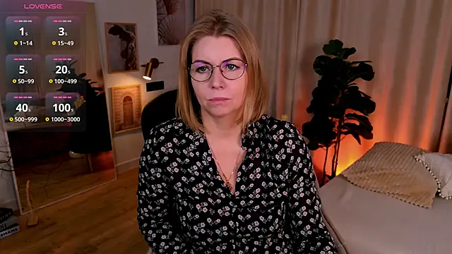 Annie Light online show from May 28, 6:43 am