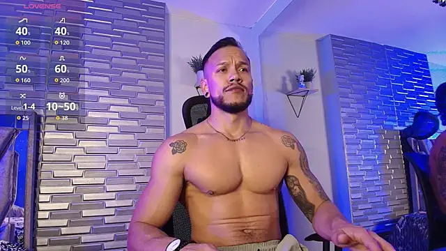 ARON TAYLER01 online show from March 27, 10:26 am