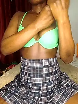 NicRaisaa online show from November 5, 3:39 am