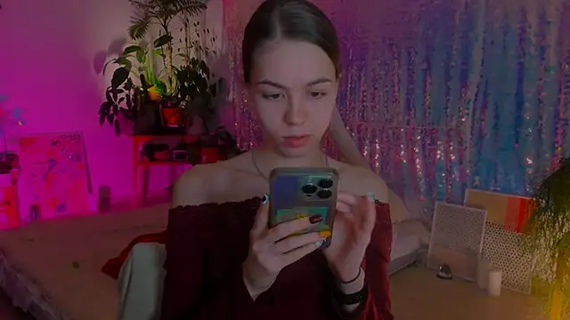 Snapshot of poli__ chatting on December 22, 1:23 am poli   online show from December 22, 1:23 am