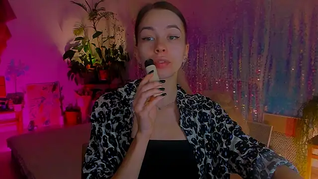 Snapshot of poli__ chatting on January 19, 9:02 pm poli   online show from January 19, 9:02 pm