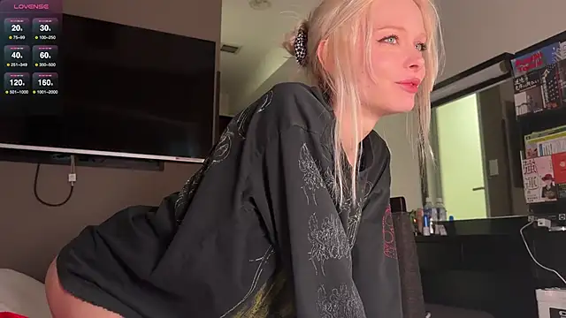 neon demon online show from December 31, 1:36 am