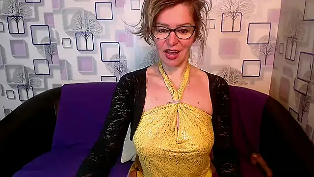 Snapshot of milfsexy chatting on February 8, 10:50 am milfsexy online show from February 8, 10:50 am