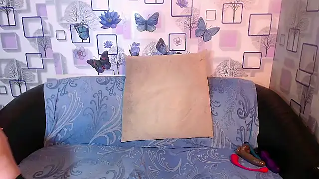 Snapshot of milfsexy chatting on October 18, 9:43 am milfsexy online show from October 18, 9:43 am