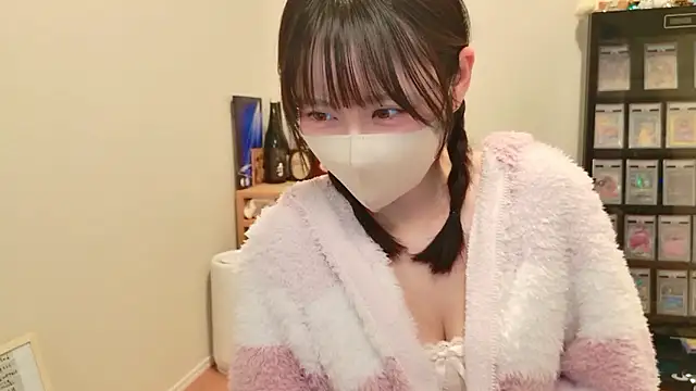 Snapshot of HIKARI_x0 chatting on April 17, 2:20 pm HIKARI x0 online show from April 17, 2:20 pm