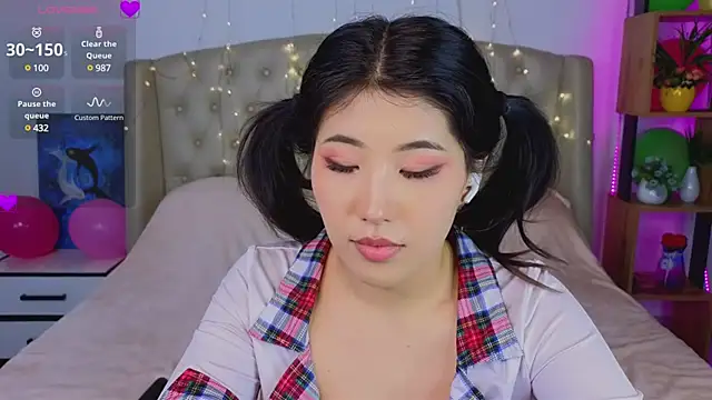 Snapshot of Wendy__Hills chatting on February 1, 6:51 pm Wendy Hills online show from February 1, 6:51 pm