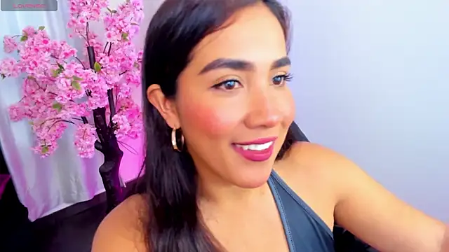 Snapshot of KAROLIVONNE chatting on July 2, 4:57 pm KAROLIVONNE online show from July 2, 4:57 pm