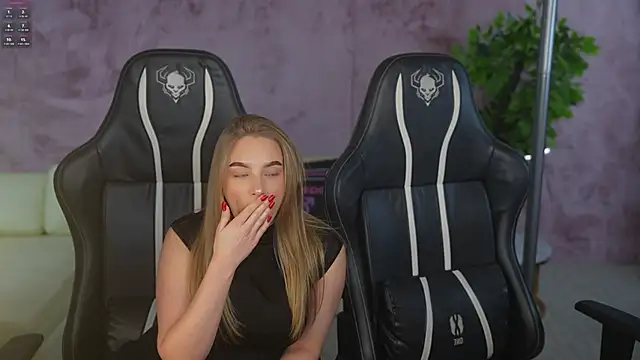 Snapshot of Kate054 chatting on November 6, 7:53 am Kate054 online show from November 6, 7:53 am