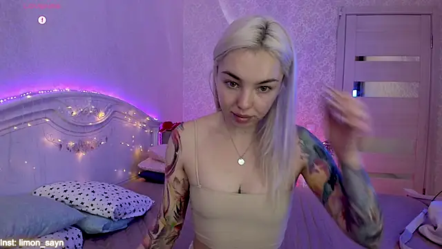 LillyMoure  online show from October 4, 11:58 pm