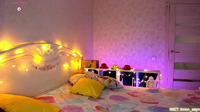 LillyMoure  online show from March 17, 11:08 pm