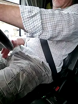 Snapshot of Tobyp677 chatting on October 17, 8:17 am Tobyp677 online show from October 17, 8:17 am