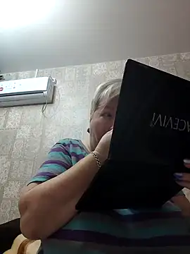 EffectFiona online show from February 2, 11:00 pm