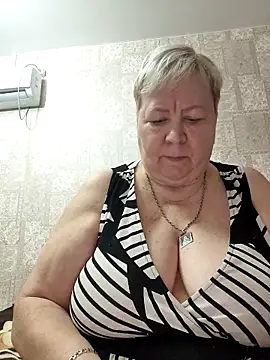 EffectFiona online show from November 2, 1:41 am