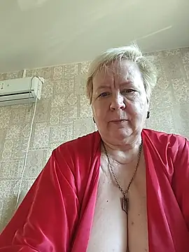 Snapshot of EffectFiona chatting on July 1, 12:45 am EffectFiona online show from July 1, 12:45 am