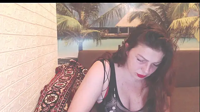 Snapshot of Queen__Natasha chatting on October 23, 8:18 pm Queen  Natasha online show from October 23, 8:18 pm
