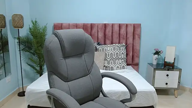 sophia hadid online show from November 19, 8:20 pm