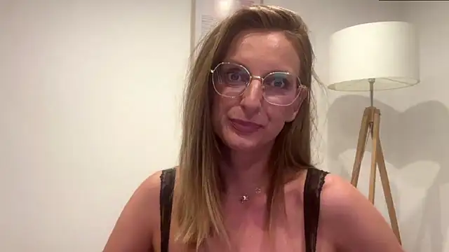 Snapshot of HornyJudith chatting on June 10, 6:07 pm HornyJudith online show from June 10, 6:07 pm
