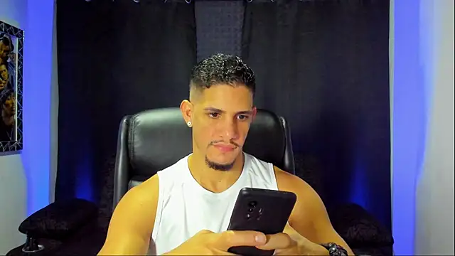 jhonnysnow17 online show from November 28, 11:51 pm