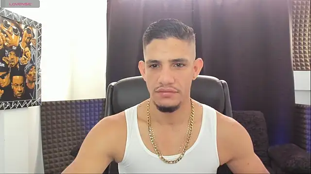 Snapshot of jhonnysnow17 chatting on May 26, 2:24 pm jhonnysnow17 online show from May 26, 2:24 pm