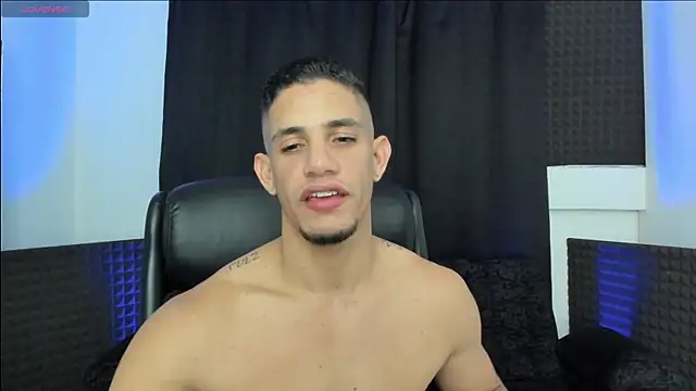 Snapshot of jhonnysnow17 chatting on June 13, 4:21 am jhonnysnow17 online show from June 13, 4:21 am