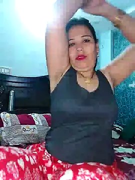Snapshot of Poojabhabi101 chatting on January 12, 6:17 am Poojabhabi101 online show from January 12, 6:17 am