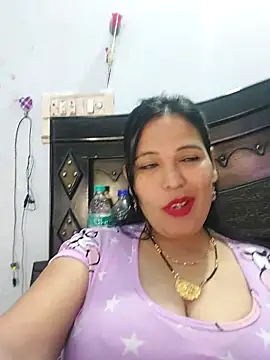 Snapshot of Poojabhabi101 chatting on February 19, 5:27 am Poojabhabi101 online show from February 19, 5:27 am