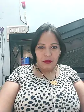 Snapshot of Poojabhabi101 chatting on March 11, 5:27 am Poojabhabi101 online show from March 11, 5:27 am