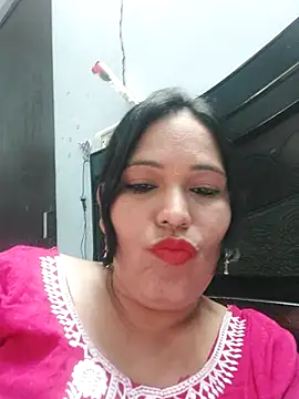 Snapshot of Poojabhabi101 chatting on March 19, 6:03 am Poojabhabi101 online show from March 19, 6:03 am