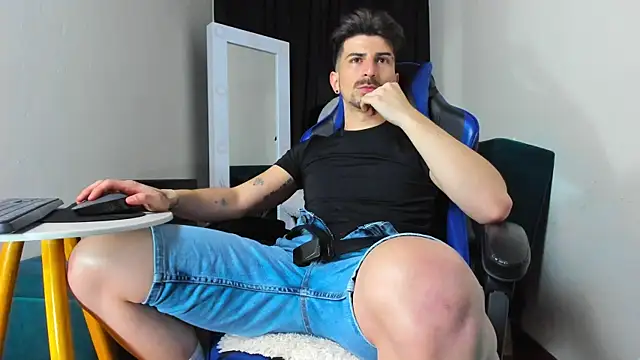 LiamCossio  online show from January 8, 2:25 am