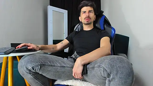 LiamCossio  online show from January 10, 6:42 am