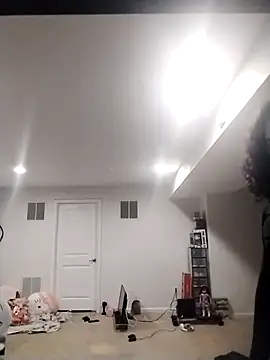 LiverandBrat77 online show from January 11, 2:05 am