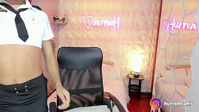 Snapshot of hurrencam chatting on October 9, 1:20 pm hurrencam online show from October 9, 1:20 pm