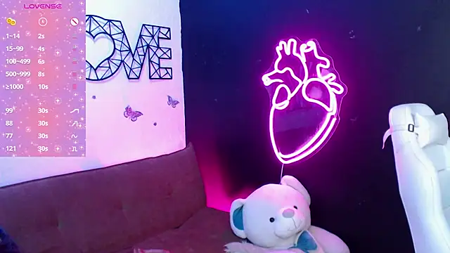 Snapshot of demyanderson_ chatting on January 4, 11:27 pm demyanderson online show from January 4, 11:27 pm