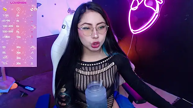 Snapshot of demyanderson_ chatting on January 13, 10:45 pm demyanderson online show from January 13, 10:45 pm