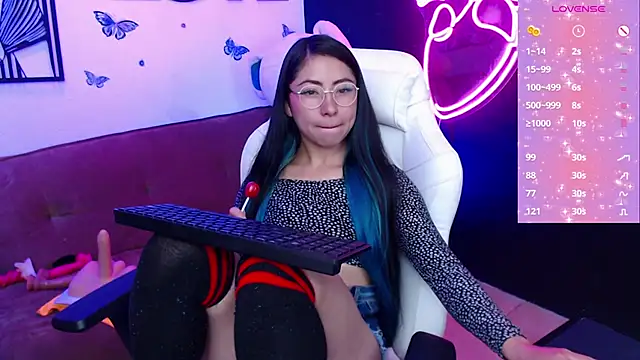 Snapshot of demyanderson_ chatting on January 23, 3:37 am demyanderson online show from January 23, 3:37 am