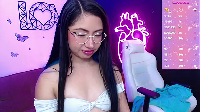 Snapshot of demyanderson_ chatting on February 1, 10:34 pm demyanderson online show from February 1, 10:34 pm