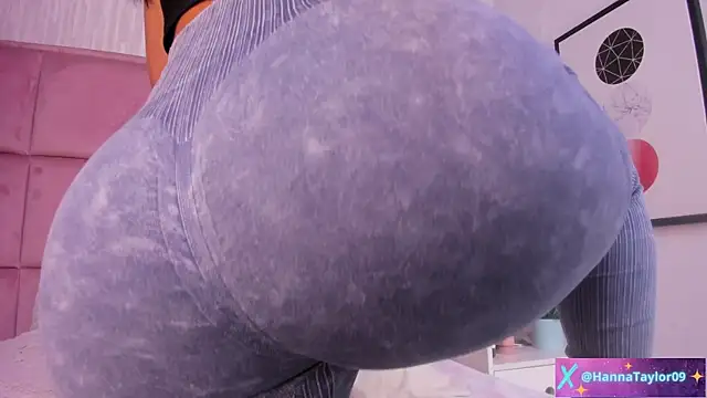 HannaTaylor online show from November 14, 4:00 am