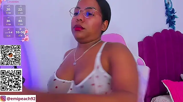 Snapshot of samanthaabloom chatting on June 24, 1:59 am samanthaabloom online show from June 24, 1:59 am