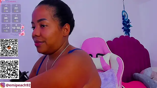 Snapshot of samanthaabloom chatting on July 11, 12:13 am samanthaabloom online show from July 11, 12:13 am