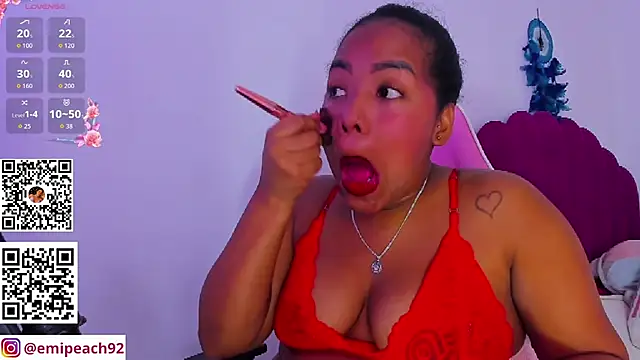 Snapshot of samanthaabloom chatting on July 15, 2:06 am samanthaabloom online show from July 15, 2:06 am